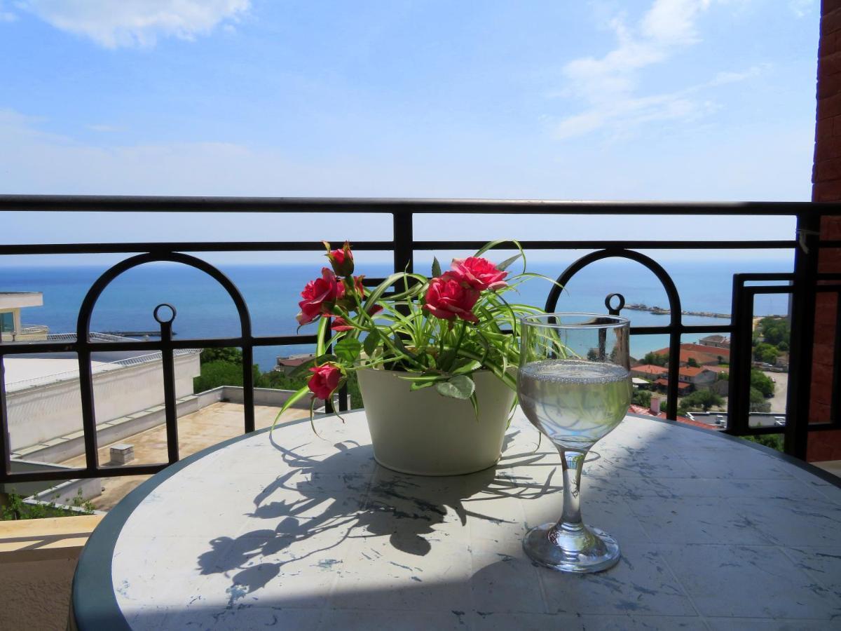 Апартаменти Свети Георги - Saint George Apartments Kavarna Exteriör bild